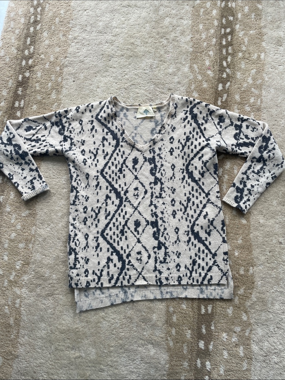 Anthropologie HWR Wool/Yak/Cashmere V-Neck Sweater in cream and black